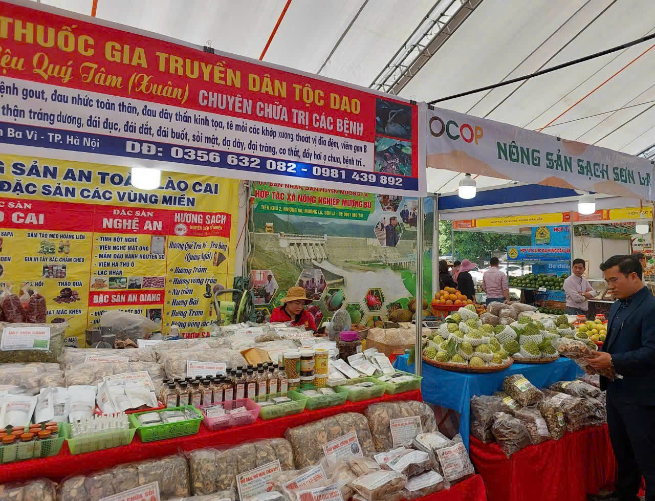 Hối Hả Nhộn Nhịp Thị Trường Sản Phẩm Làng Nghề Cuối Năm 2025